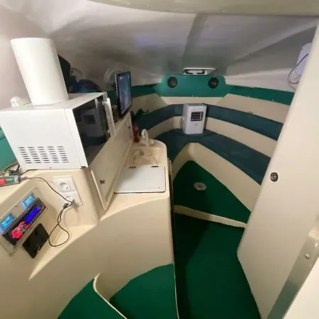 Barco Bådhotel Badalona